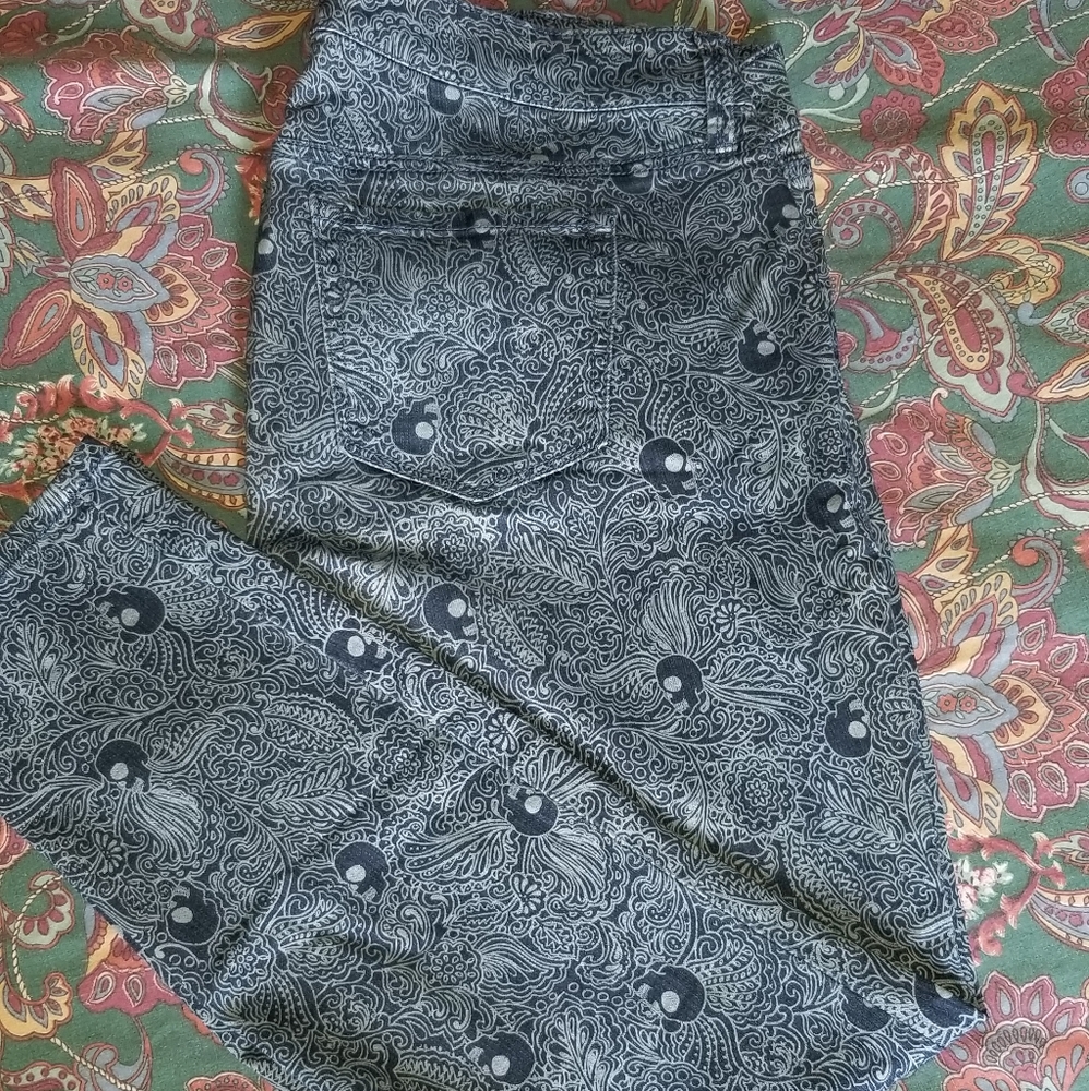 Torrid Sz 18 Skull&Paisley jeans